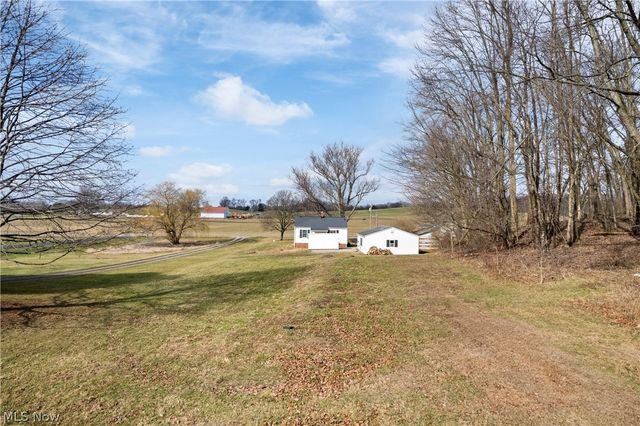 1170 Smith Kramer Street NE, Hartville, OH 44632