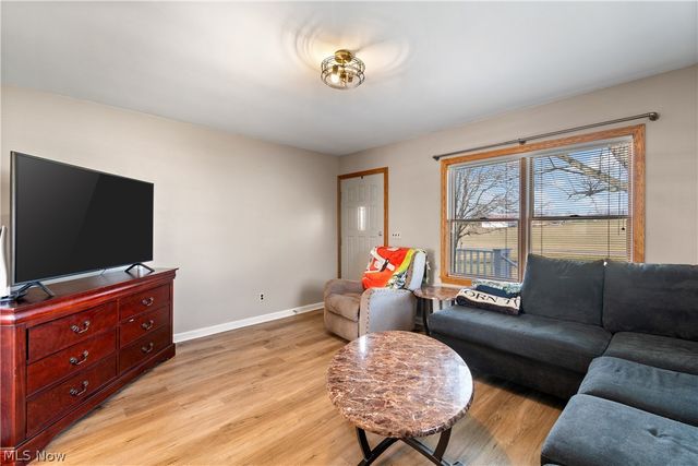 1170 Smith Kramer Street NE, Hartville, OH 44632