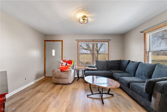 1170 Smith Kramer Street NE, Hartville, OH 44632