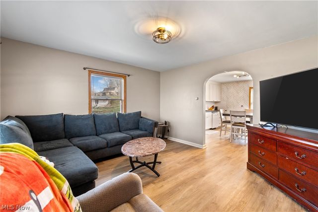 1170 Smith Kramer Street NE, Hartville, OH 44632