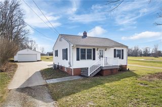 1170 Smith Kramer Street NE, Hartville, OH 44632