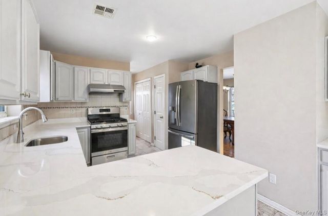 15 Surrey Lane, Harriman, NY 10926