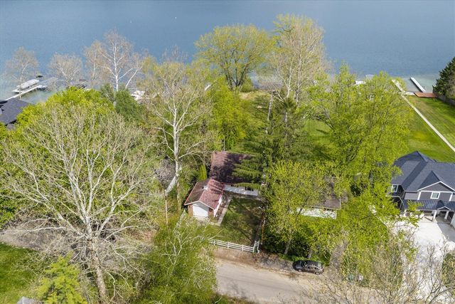 65351 E Peninsula Drive, Cassopolis, MI 49031