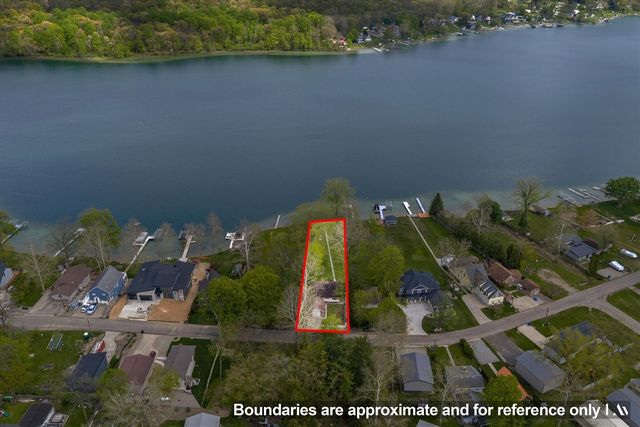 65351 E Peninsula Drive, Cassopolis, MI 49031