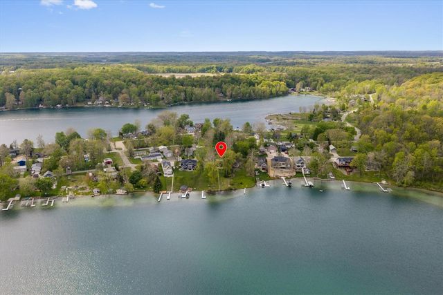 65351 E Peninsula Drive, Cassopolis, MI 49031