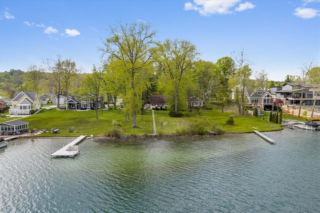 65351 E Peninsula Drive, Cassopolis, MI 49031