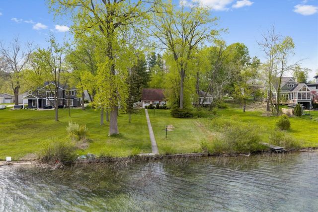65351 E Peninsula Drive, Cassopolis, MI 49031