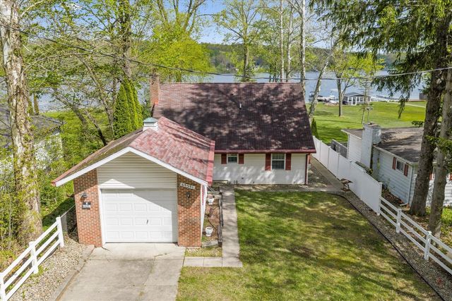 65351 E Peninsula Drive, Cassopolis, MI 49031