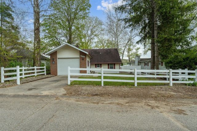 65351 E Peninsula Drive, Cassopolis, MI 49031