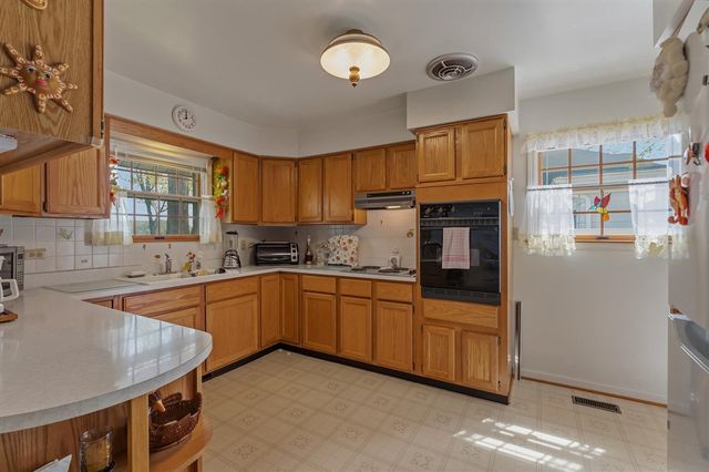 65351 E Peninsula Drive, Cassopolis, MI 49031