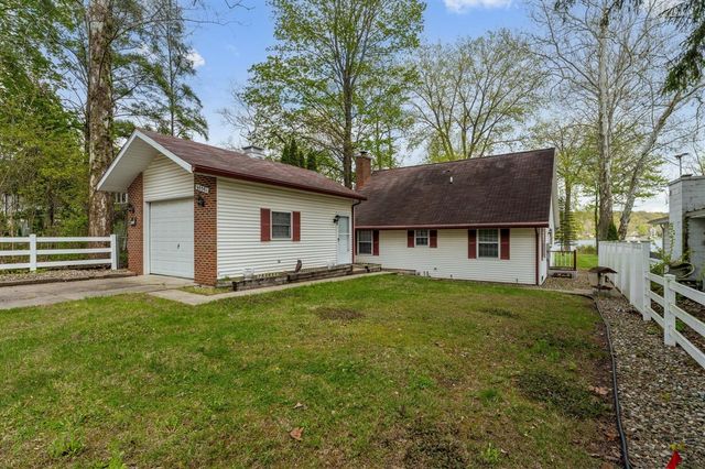 65351 E Peninsula Drive, Cassopolis, MI 49031