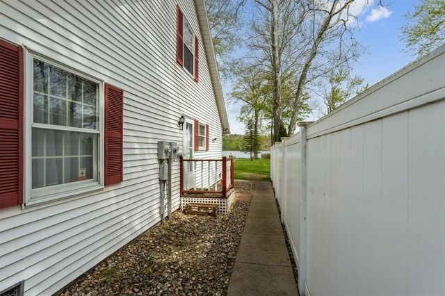 65351 E Peninsula Drive, Cassopolis, MI 49031