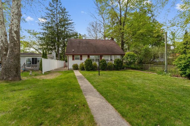 65351 E Peninsula Drive, Cassopolis, MI 49031