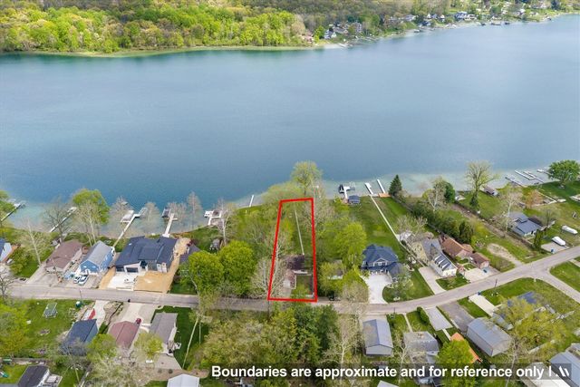 65351 E Peninsula Drive, Cassopolis, MI 49031
