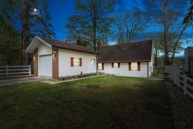 65351 E Peninsula Drive, Cassopolis, MI 49031