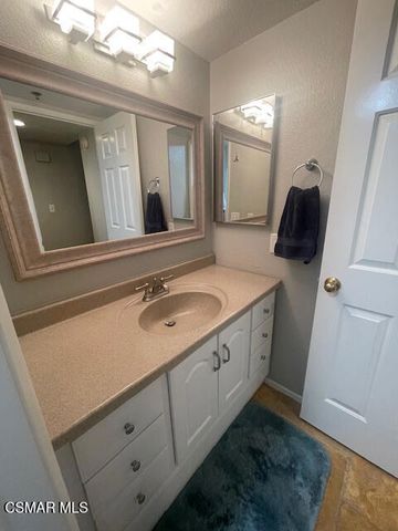 5744 Oak Bend Lane 305, Oak Park, CA 91377