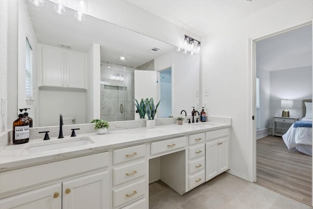 413 Blue Jay Court, Bedford, TX 76021