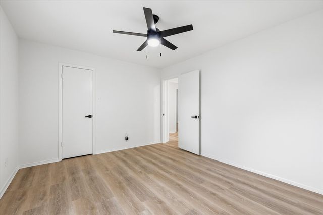 413 Blue Jay Court, Bedford, TX 76021