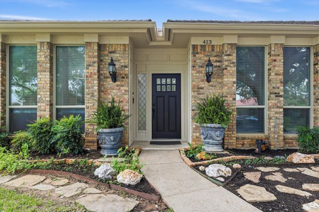 413 Blue Jay Court, Bedford, TX 76021