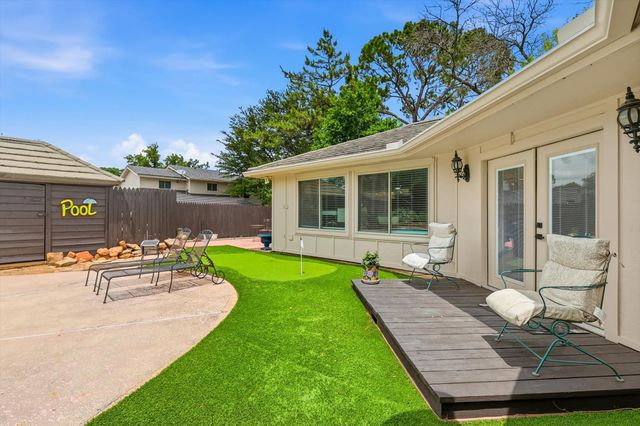 413 Blue Jay Court, Bedford, TX 76021