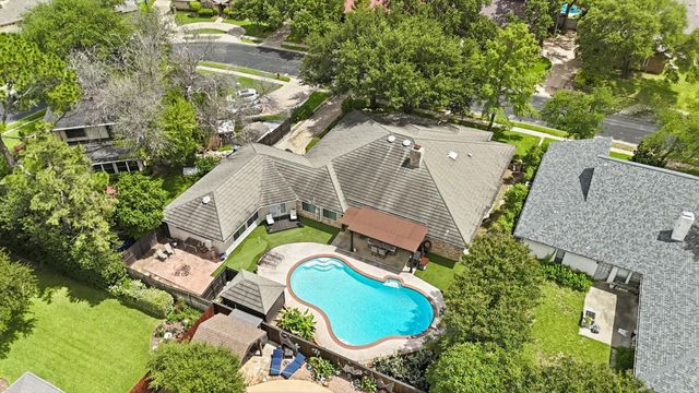 413 Blue Jay Court, Bedford, TX 76021