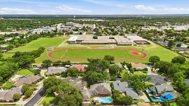 413 Blue Jay Court, Bedford, TX 76021