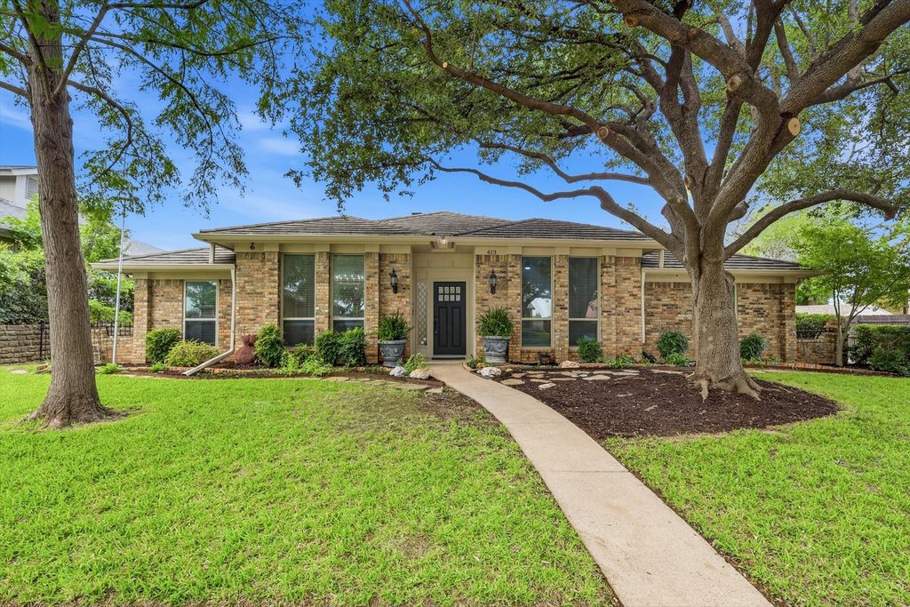 413 Blue Jay Court, Bedford, TX 76021