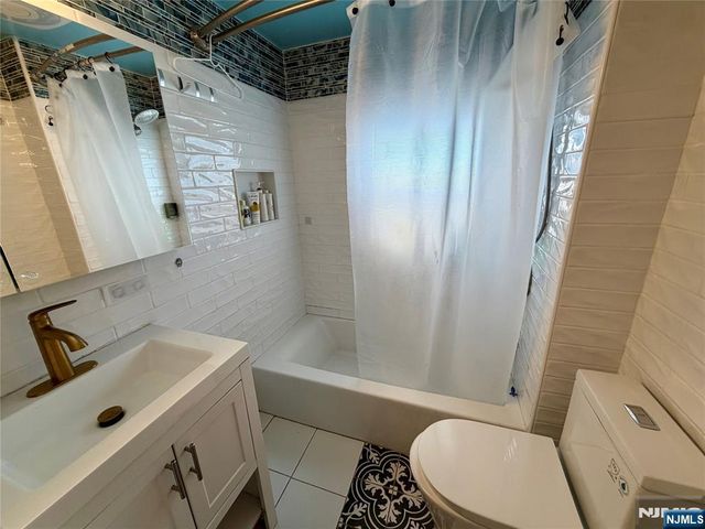 39 Pangborn Place, Hackensack, NJ 07601
