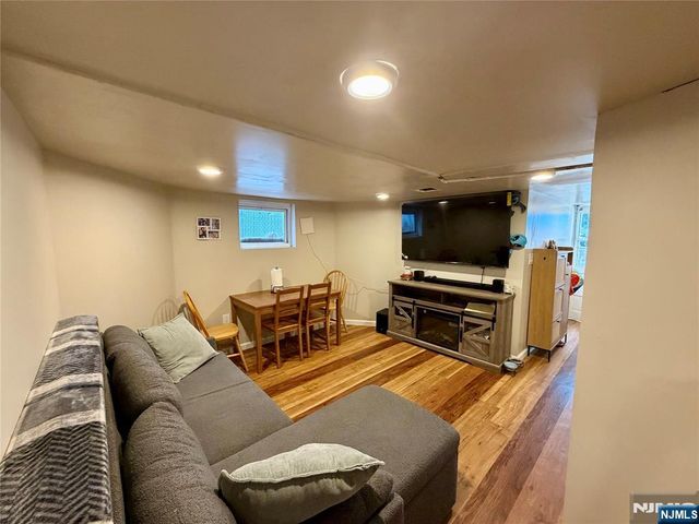 39 Pangborn Place, Hackensack, NJ 07601
