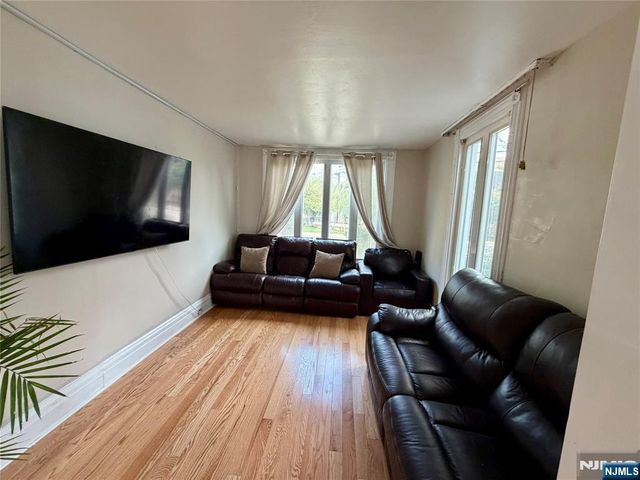39 Pangborn Place, Hackensack, NJ 07601