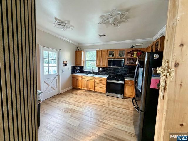 39 Pangborn Place, Hackensack, NJ 07601