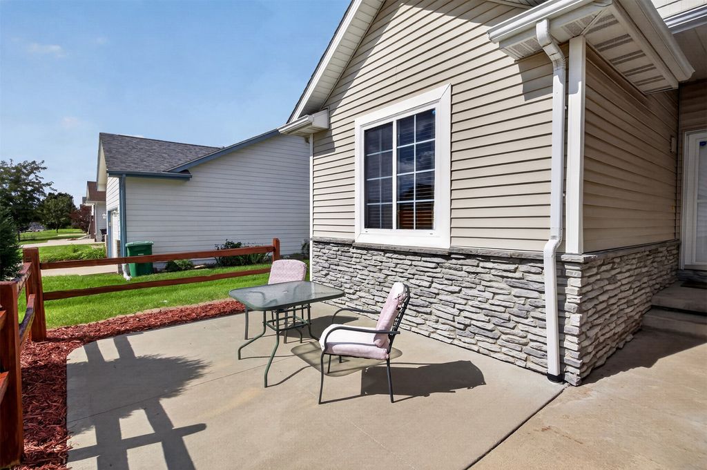 313 4th Street NW, Altoona, IA 50009