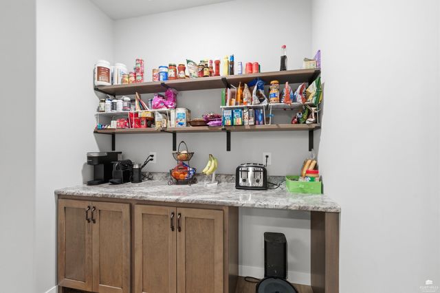 4660 Raven Creek, Manhattan, KS 66502