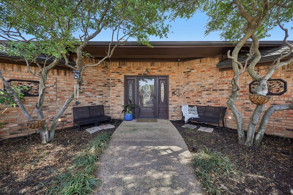10202 Chisholm Trail, Dallas, TX 75243
