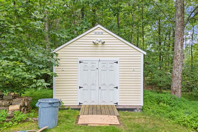 20 Wedgewood Drive, Londonderry, NH 03053