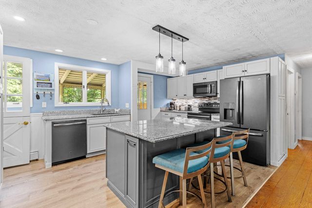 20 Wedgewood Drive, Londonderry, NH 03053