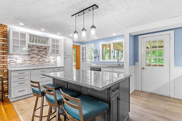 20 Wedgewood Drive, Londonderry, NH 03053