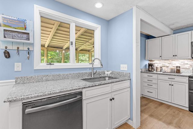20 Wedgewood Drive, Londonderry, NH 03053