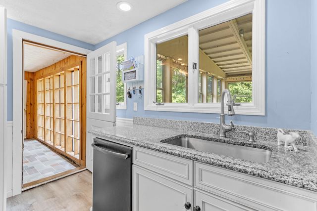 20 Wedgewood Drive, Londonderry, NH 03053