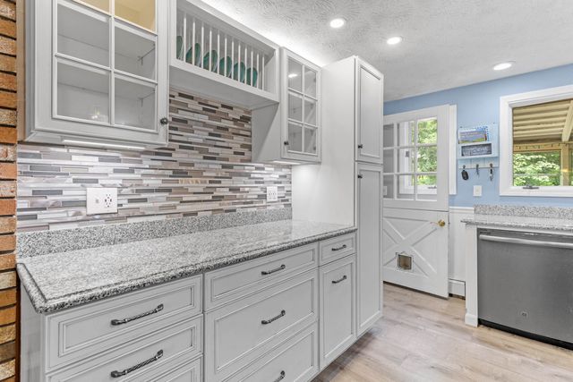20 Wedgewood Drive, Londonderry, NH 03053