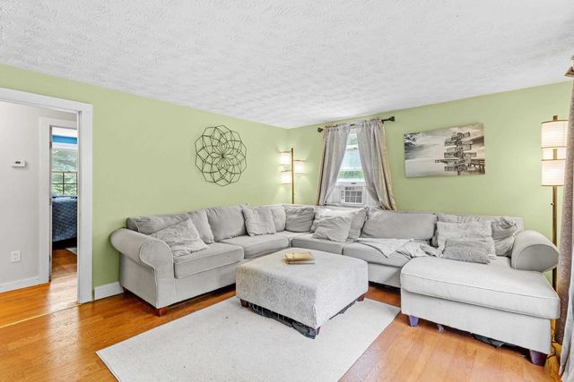 20 Wedgewood Drive, Londonderry, NH 03053
