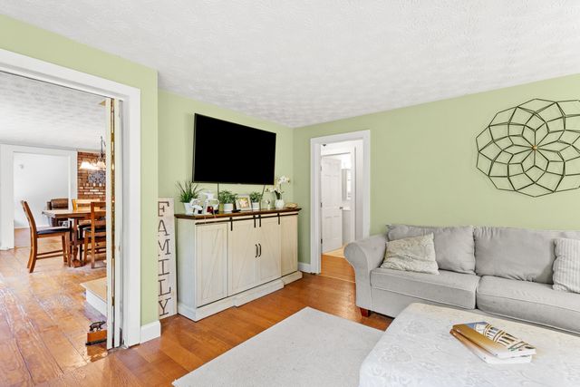 20 Wedgewood Drive, Londonderry, NH 03053
