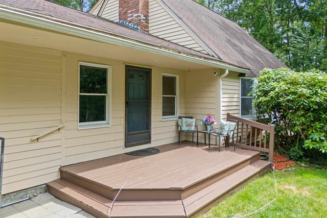 20 Wedgewood Drive, Londonderry, NH 03053