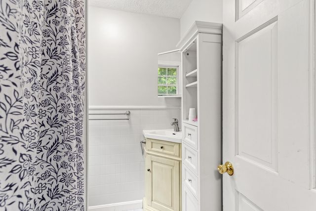 20 Wedgewood Drive, Londonderry, NH 03053