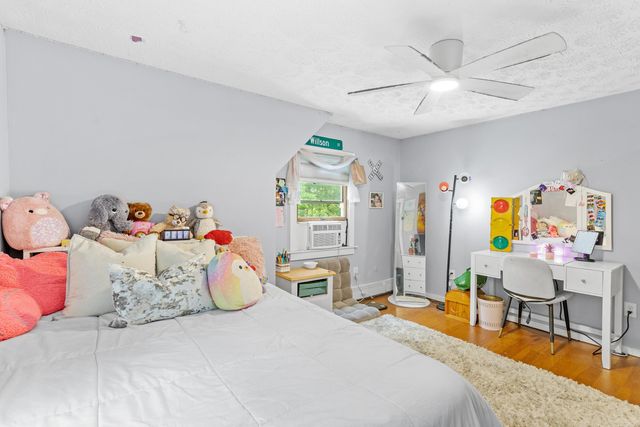 20 Wedgewood Drive, Londonderry, NH 03053