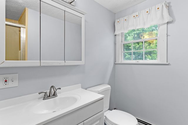 20 Wedgewood Drive, Londonderry, NH 03053