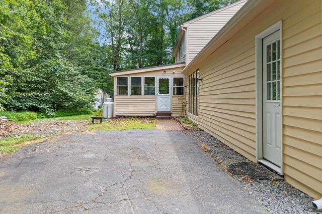 20 Wedgewood Drive, Londonderry, NH 03053