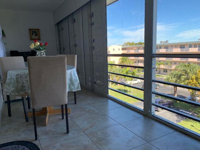 4140 NW 44th Avenue 405, Lauderdale Lakes, FL 33319