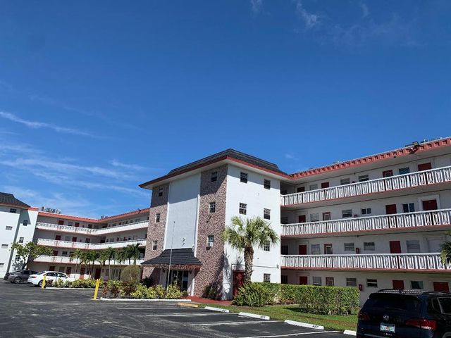 4140 NW 44th Avenue 405, Lauderdale Lakes, FL 33319