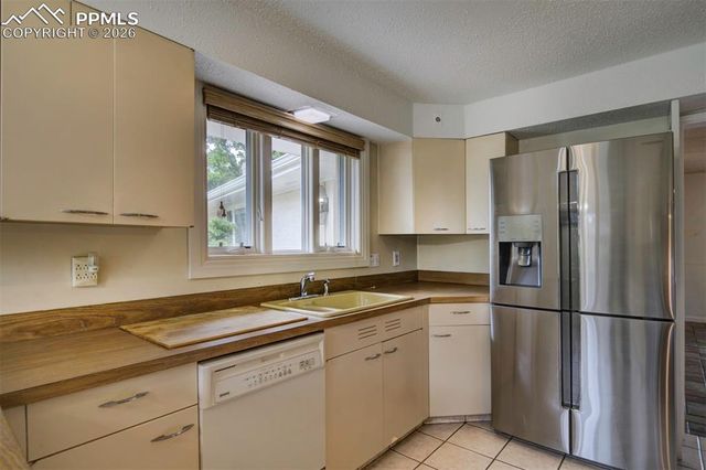 130 Cresta Road, Colorado Springs, CO 80906